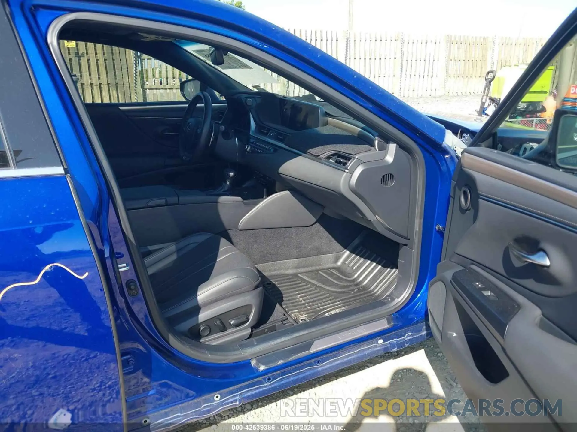 5 fotografías del automóvil dañado 58AGZ1B19MU086248 LEXUS ES 350 2021