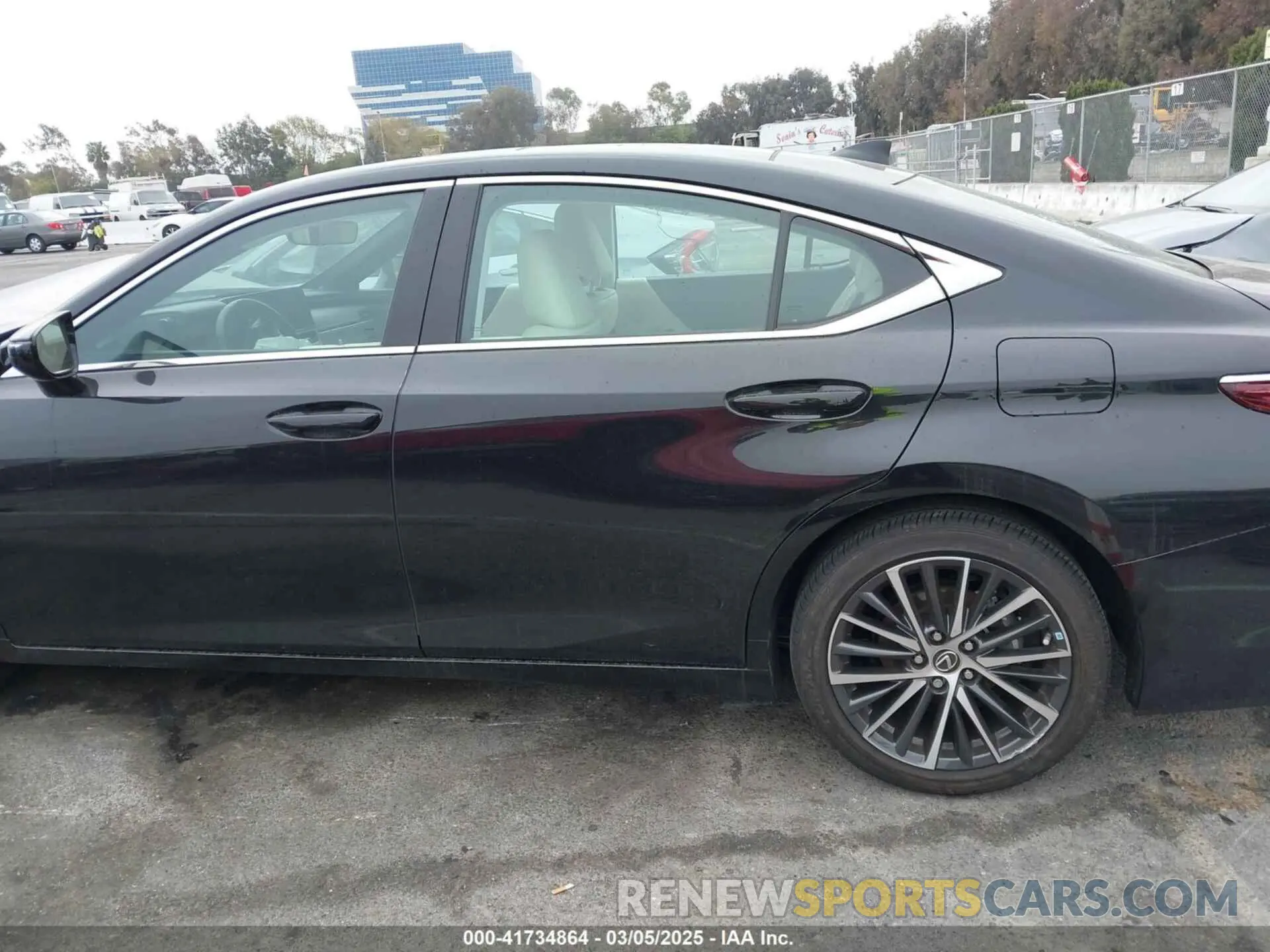 14 fotografías del automóvil dañado 58ADZ1B15NU118617 LEXUS ES 350 2022