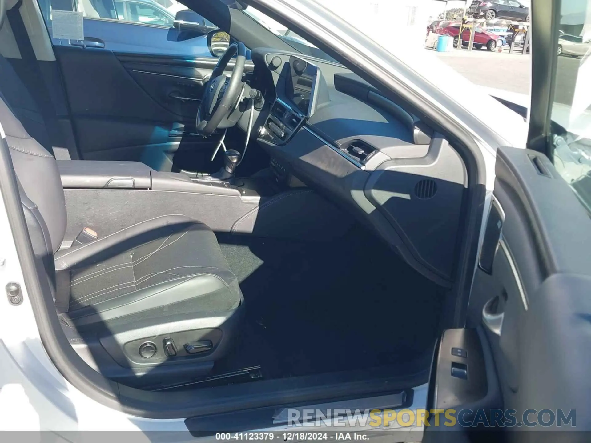 5 fotografías del automóvil dañado 58AEZ1B16NU132160 LEXUS ES 350 2022
