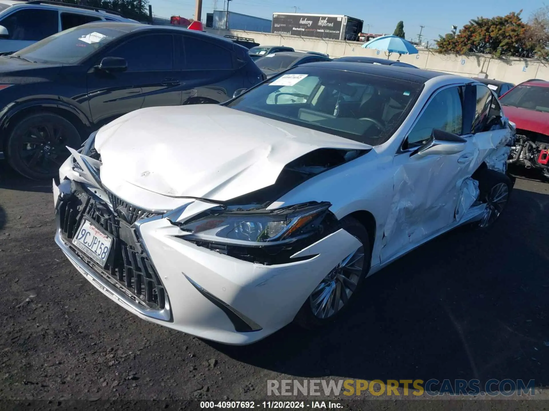 2 fotografías del automóvil dañado 58AEZ1B17NU132071 LEXUS ES 350 2022