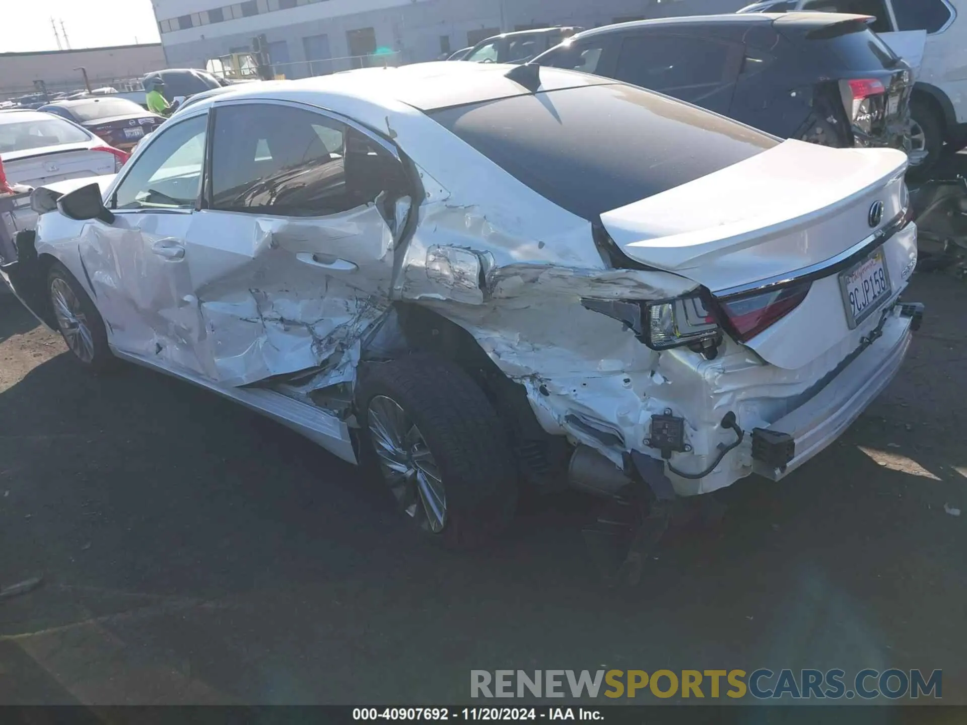 3 fotografías del automóvil dañado 58AEZ1B17NU132071 LEXUS ES 350 2022