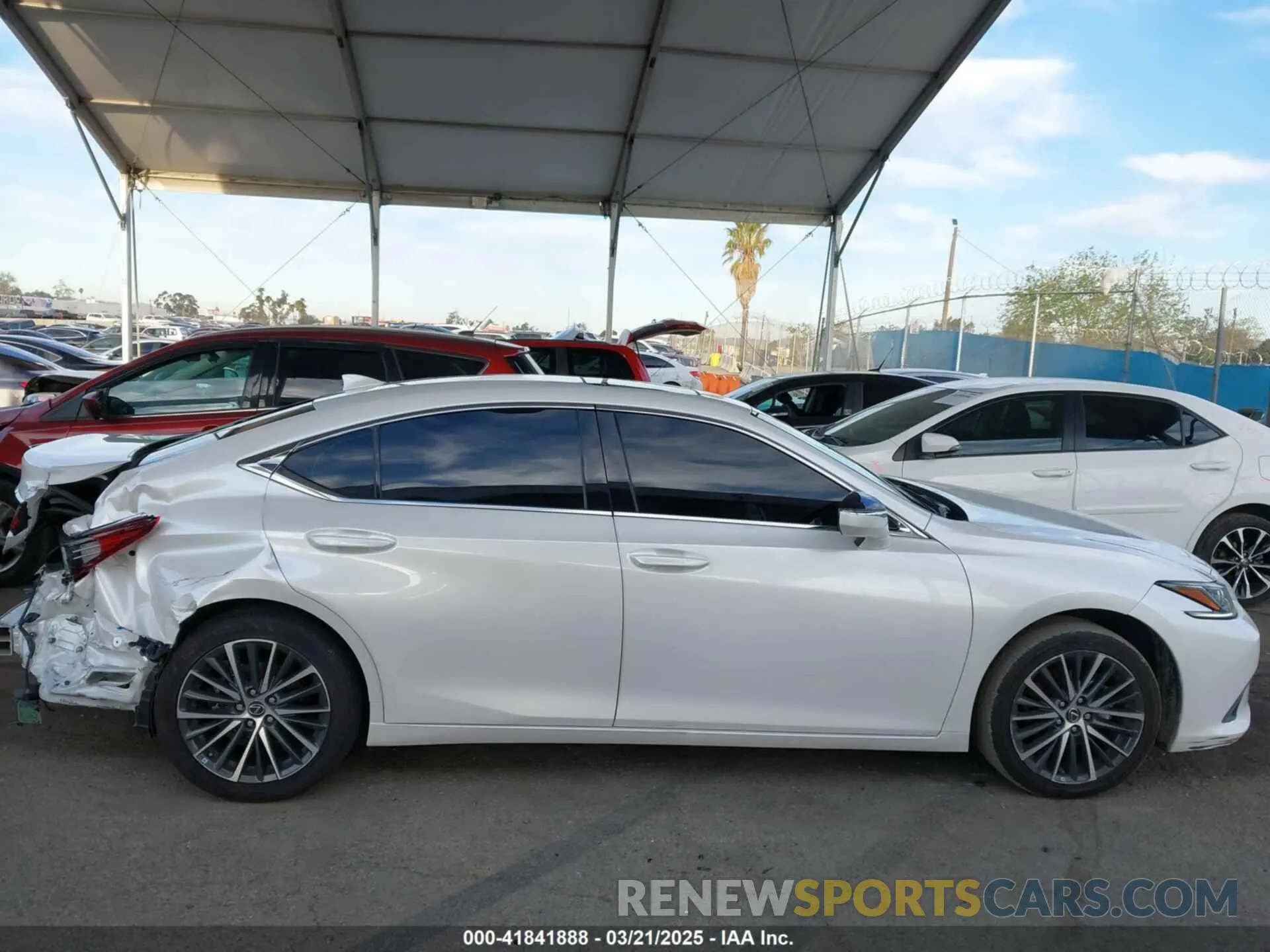14 fotografías del automóvil dañado 58ADZ1B10PU142827 LEXUS ES 350 2023