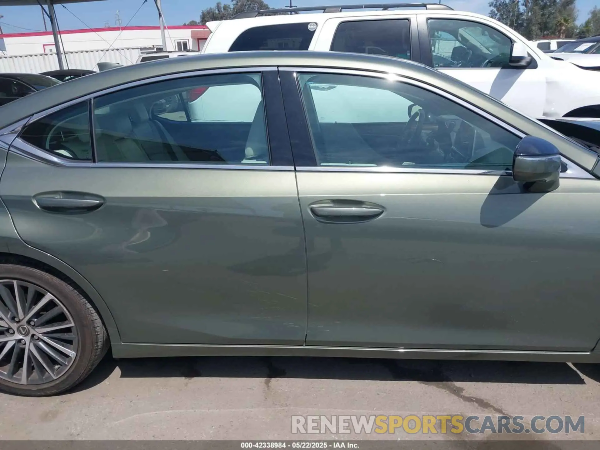 14 fotografías del automóvil dañado 58ADZ1B12PU159032 LEXUS ES 350 2023