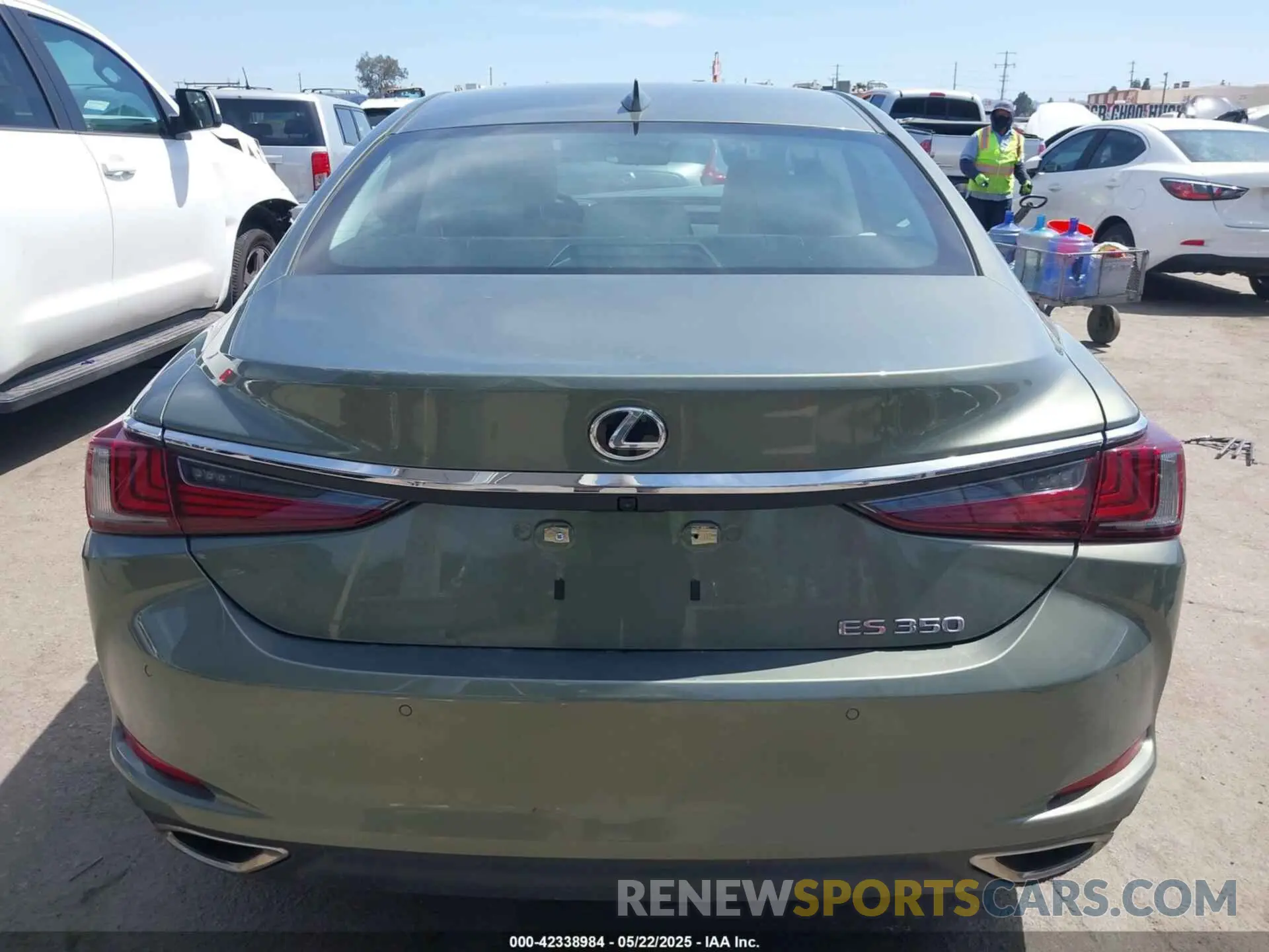 17 fotografías del automóvil dañado 58ADZ1B12PU159032 LEXUS ES 350 2023