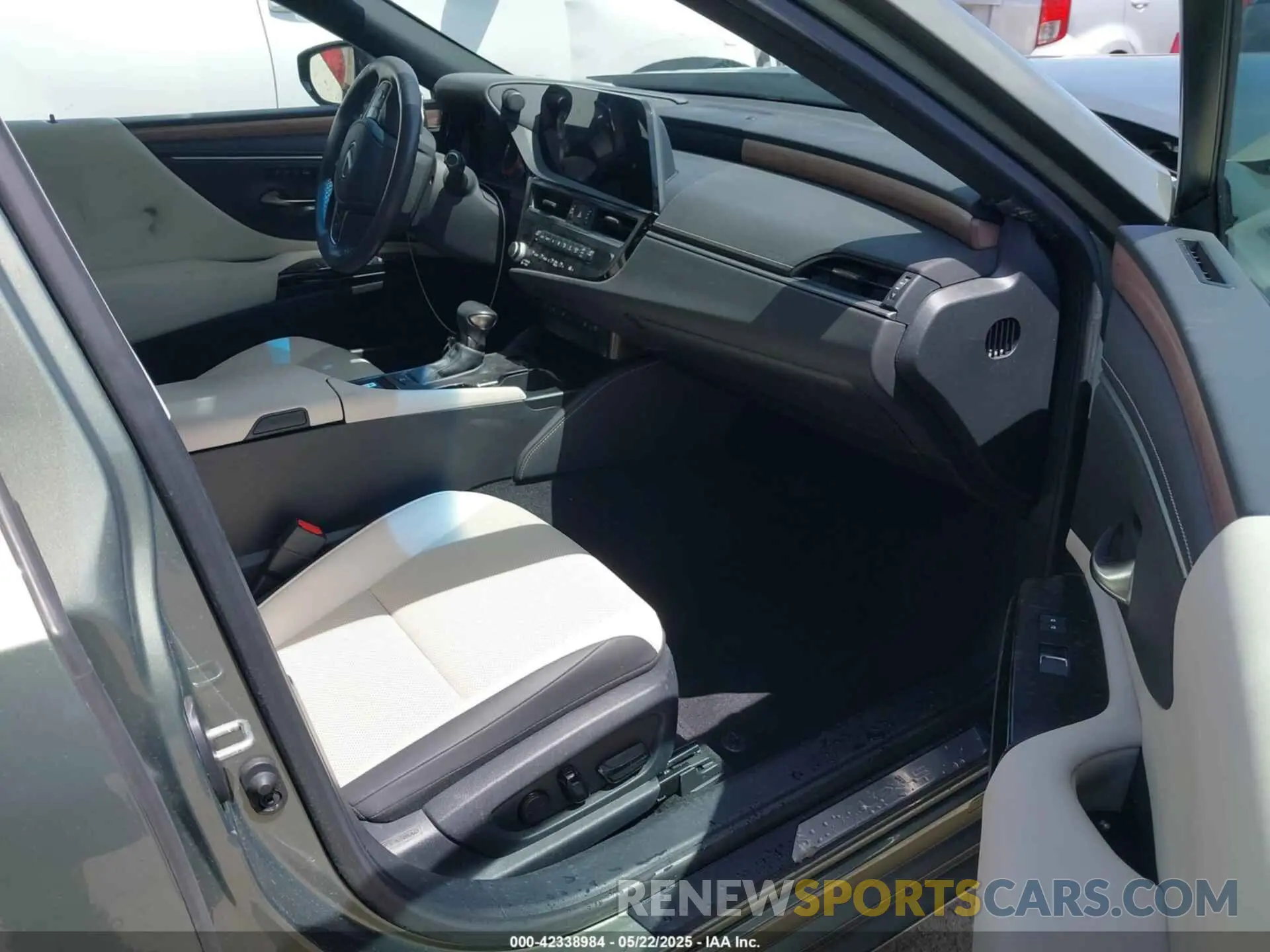 5 fotografías del automóvil dañado 58ADZ1B12PU159032 LEXUS ES 350 2023