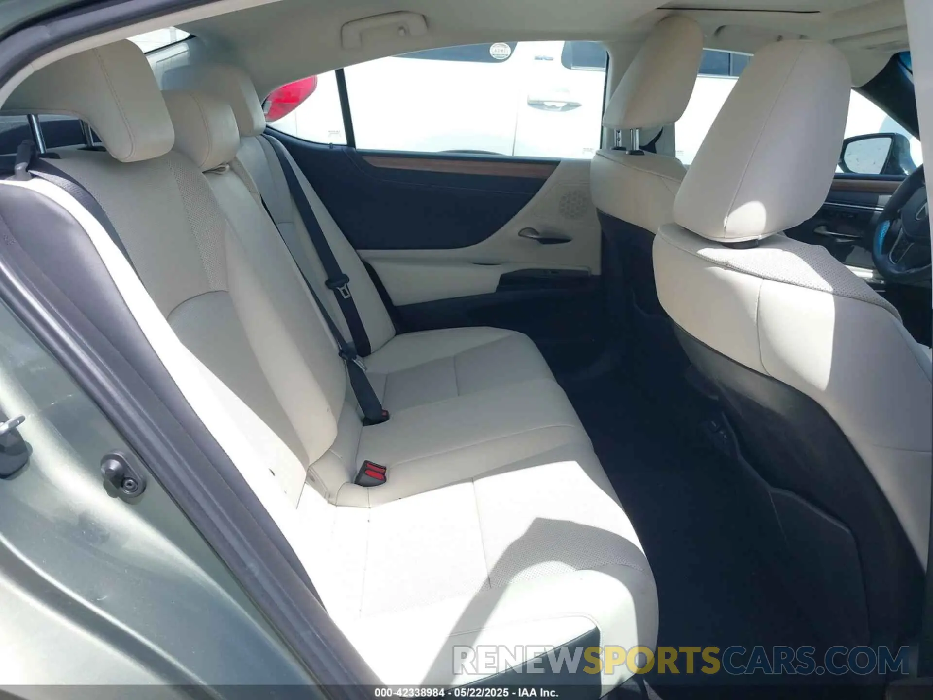 8 fotografías del automóvil dañado 58ADZ1B12PU159032 LEXUS ES 350 2023