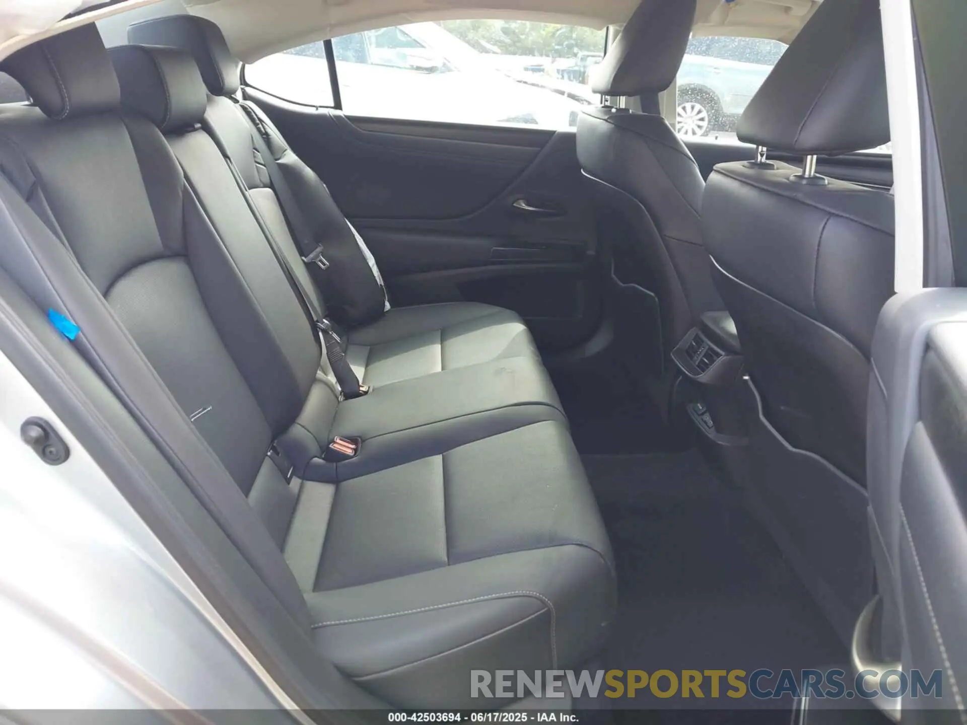 8 fotografías del automóvil dañado 58ADZ1B13PU145138 LEXUS ES 350 2023
