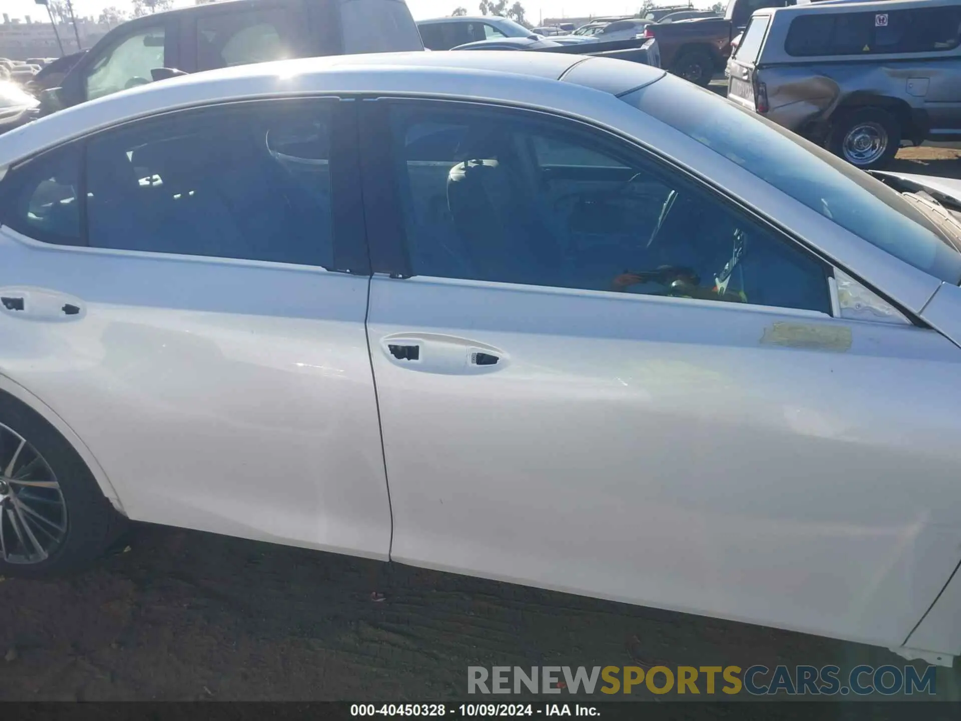 14 fotografías del automóvil dañado 58ADZ1B16PU157106 LEXUS ES 350 2023