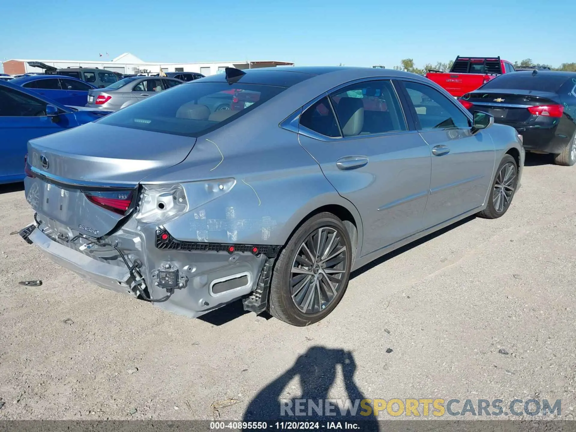 4 fotografías del automóvil dañado 58ADZ1B19PU155852 LEXUS ES 350 2023