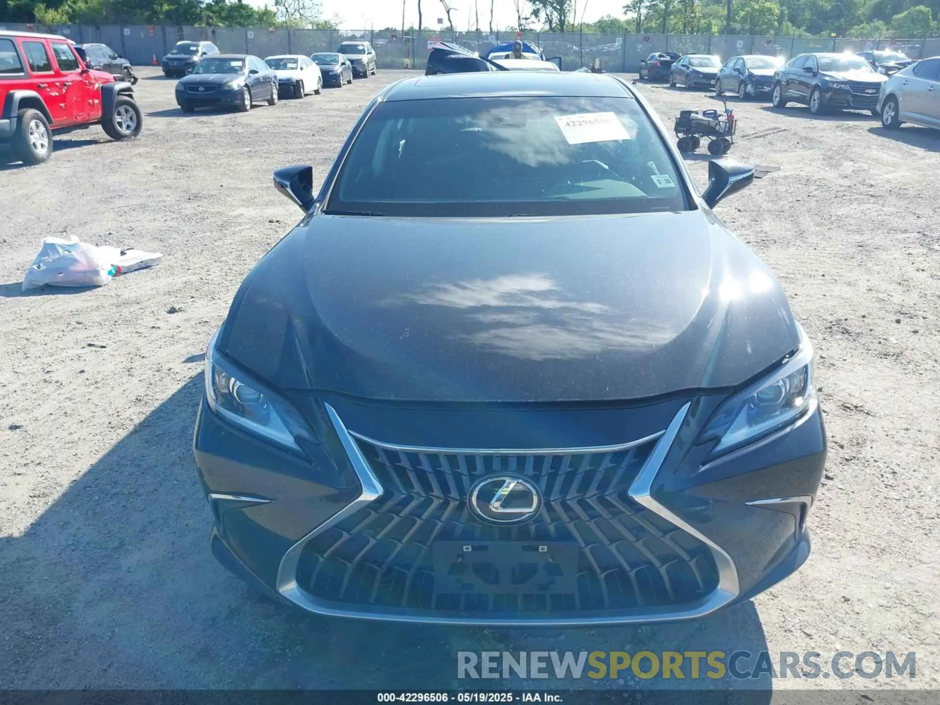 12 fotografías del automóvil dañado 58ADZ1B1XPU159764 LEXUS ES 350 2023