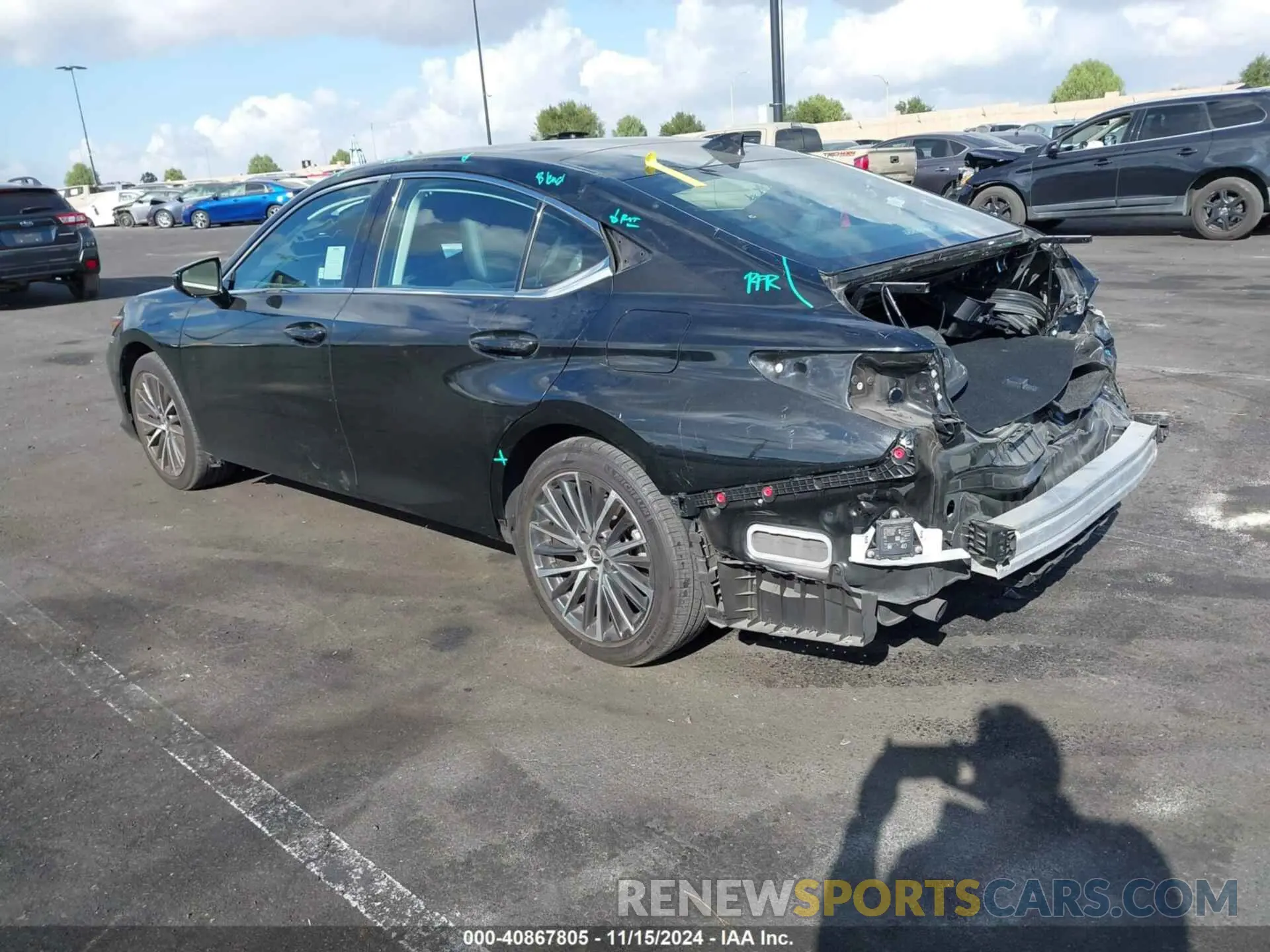 3 fotografías del automóvil dañado 58AEZ1B12PU146270 LEXUS ES 350 2023