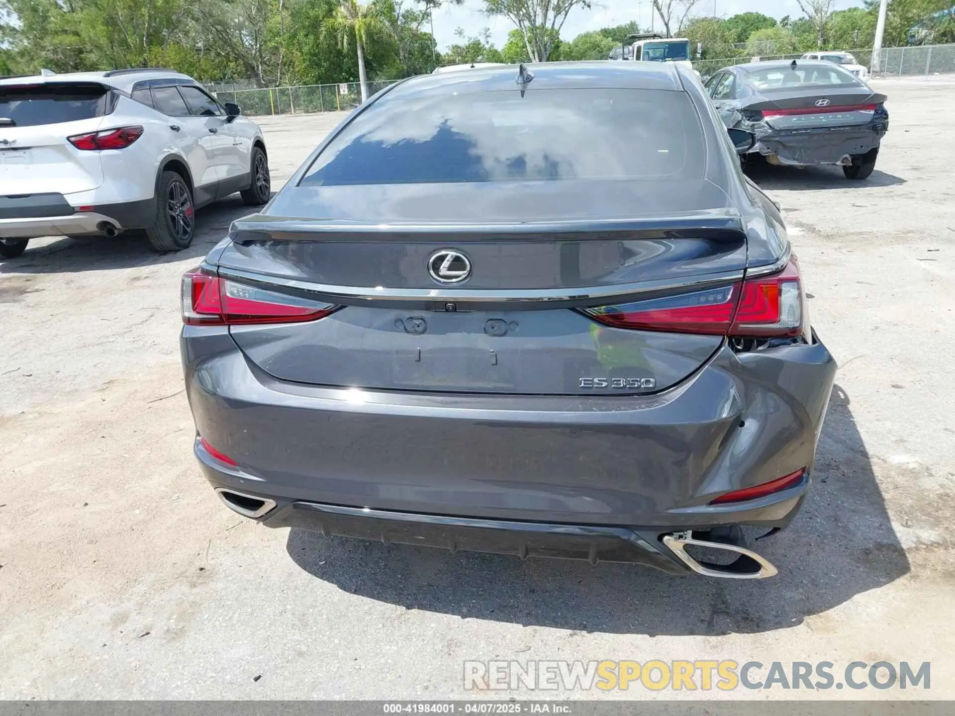 15 fotografías del automóvil dañado 58AJZ1B13PU151850 LEXUS ES 350 2023