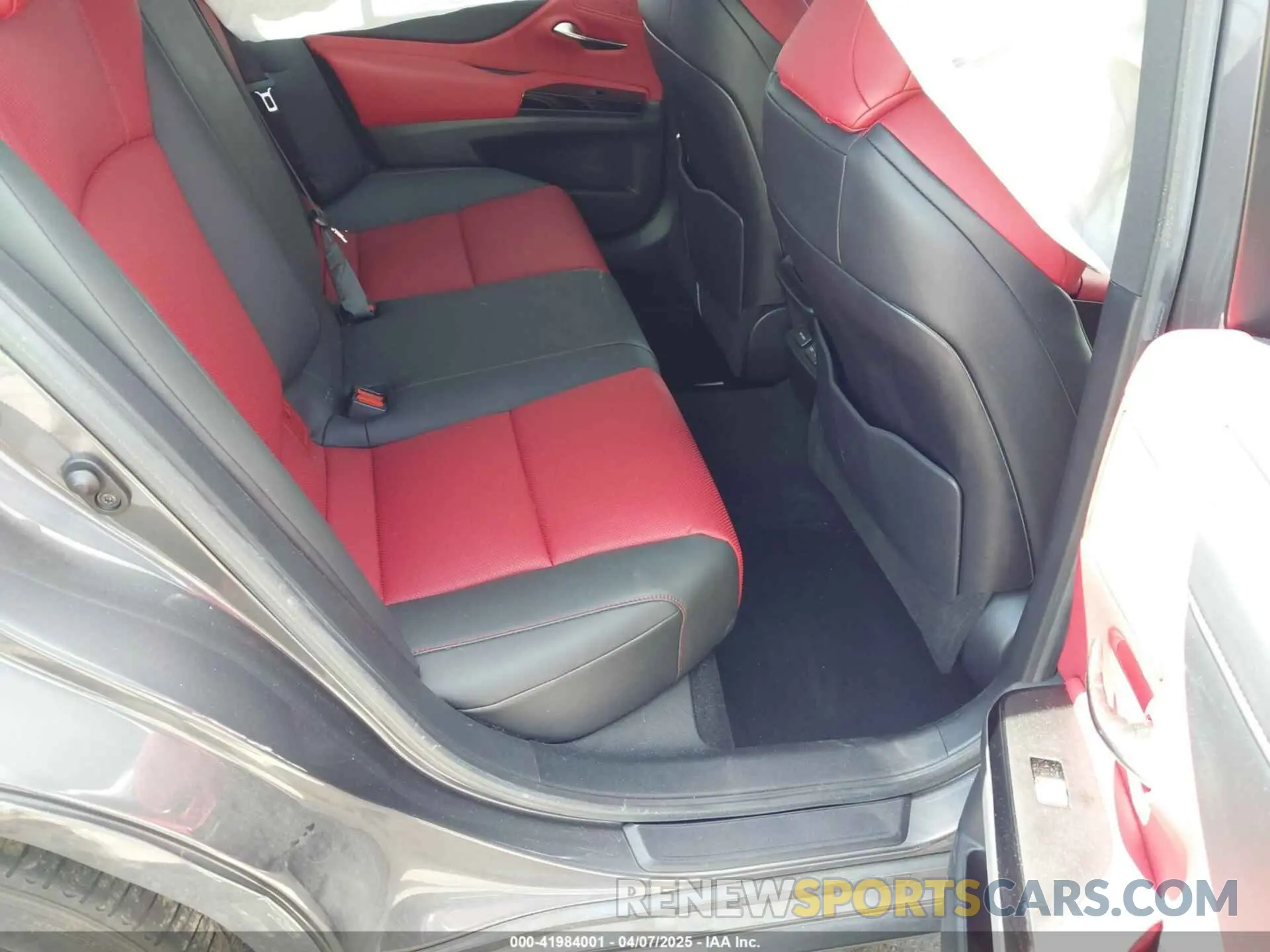 8 fotografías del automóvil dañado 58AJZ1B13PU151850 LEXUS ES 350 2023