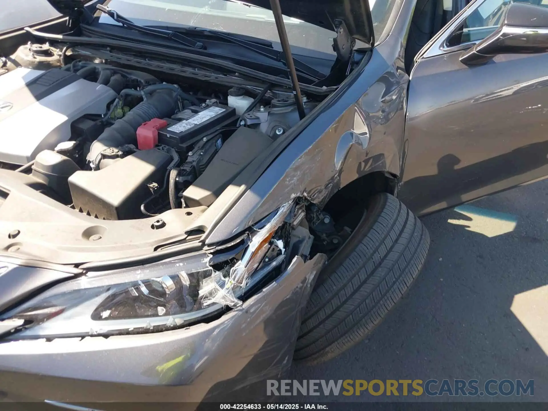 17 fotografías del automóvil dañado 58ACZ1B10RU161988 LEXUS ES 350 2024