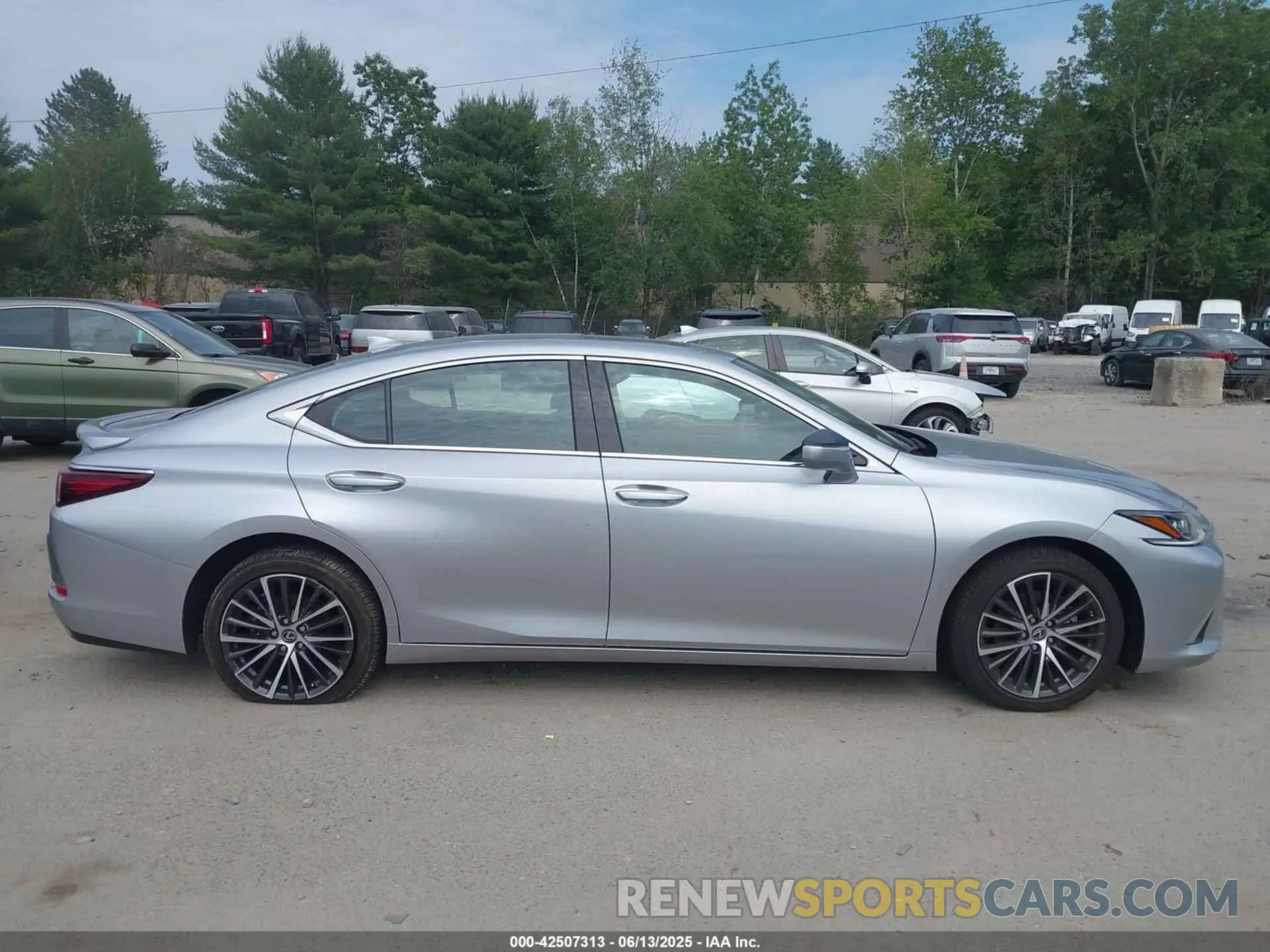 13 fotografías del automóvil dañado 58ADZ1B18RU169664 LEXUS ES 350 2024