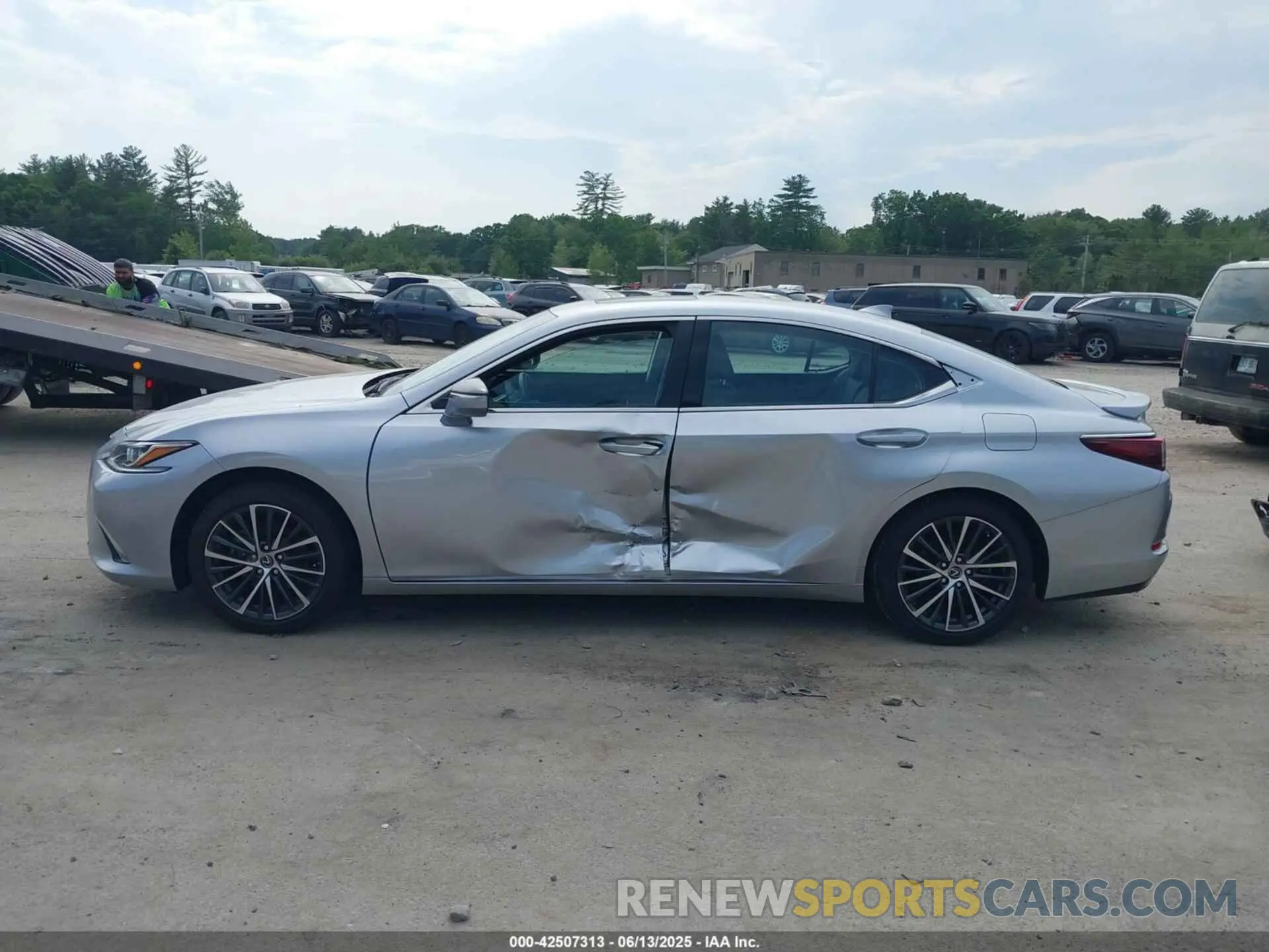 14 fotografías del automóvil dañado 58ADZ1B18RU169664 LEXUS ES 350 2024