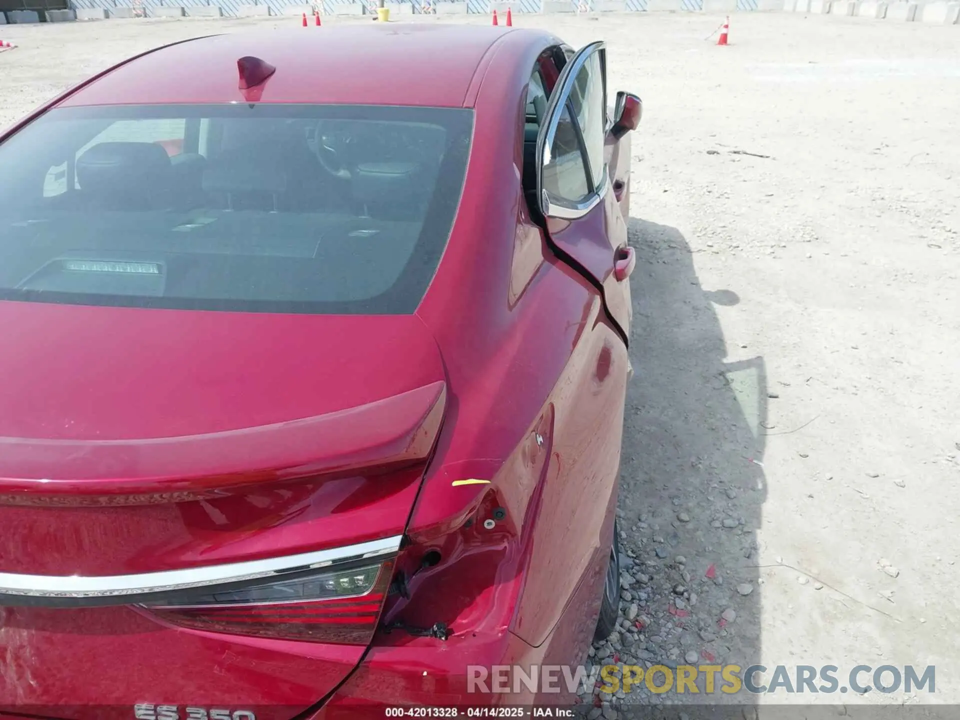 12 fotografías del automóvil dañado 58ADZ1B18RU181720 LEXUS ES 350 2024