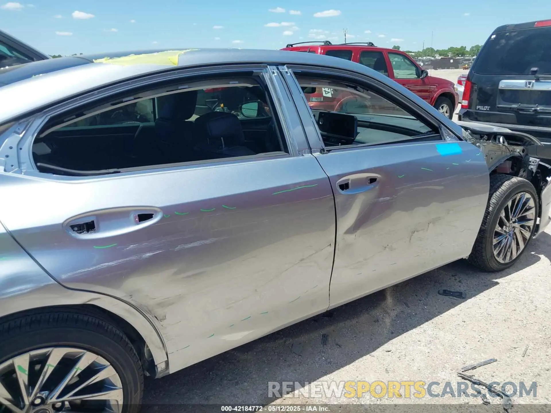18 fotografías del automóvil dañado 58AEZ1B10RU181862 LEXUS ES 350 2024