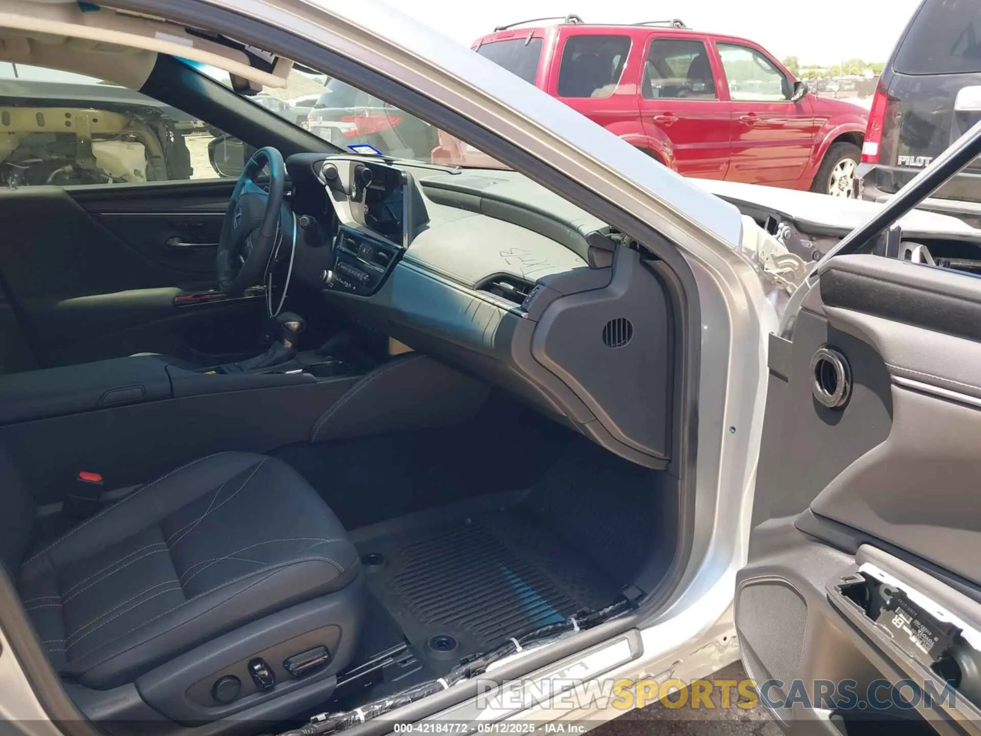 5 fotografías del automóvil dañado 58AEZ1B10RU181862 LEXUS ES 350 2024