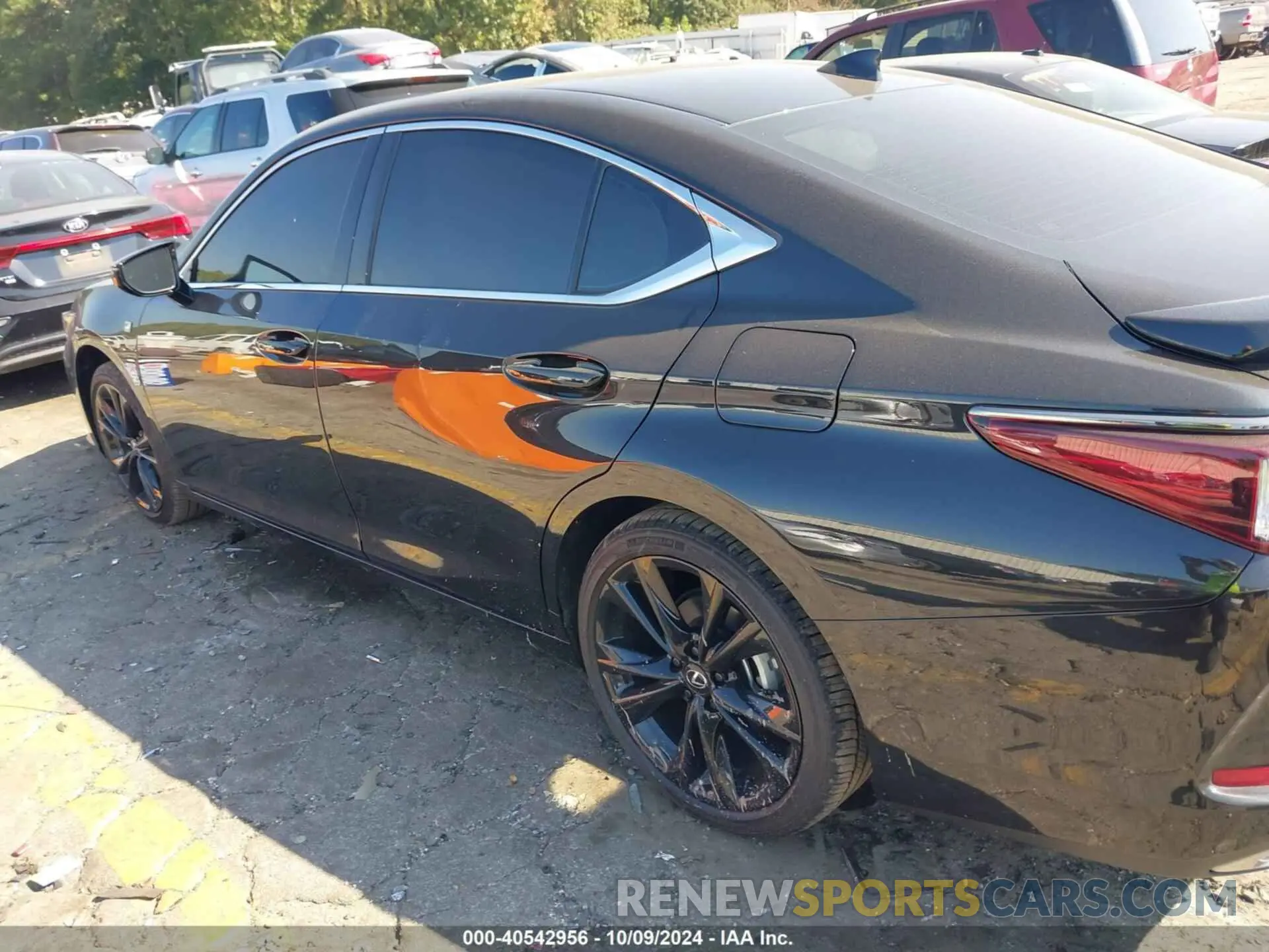 14 fotografías del automóvil dañado 58AJZ1B12RU174961 LEXUS ES 350 2024
