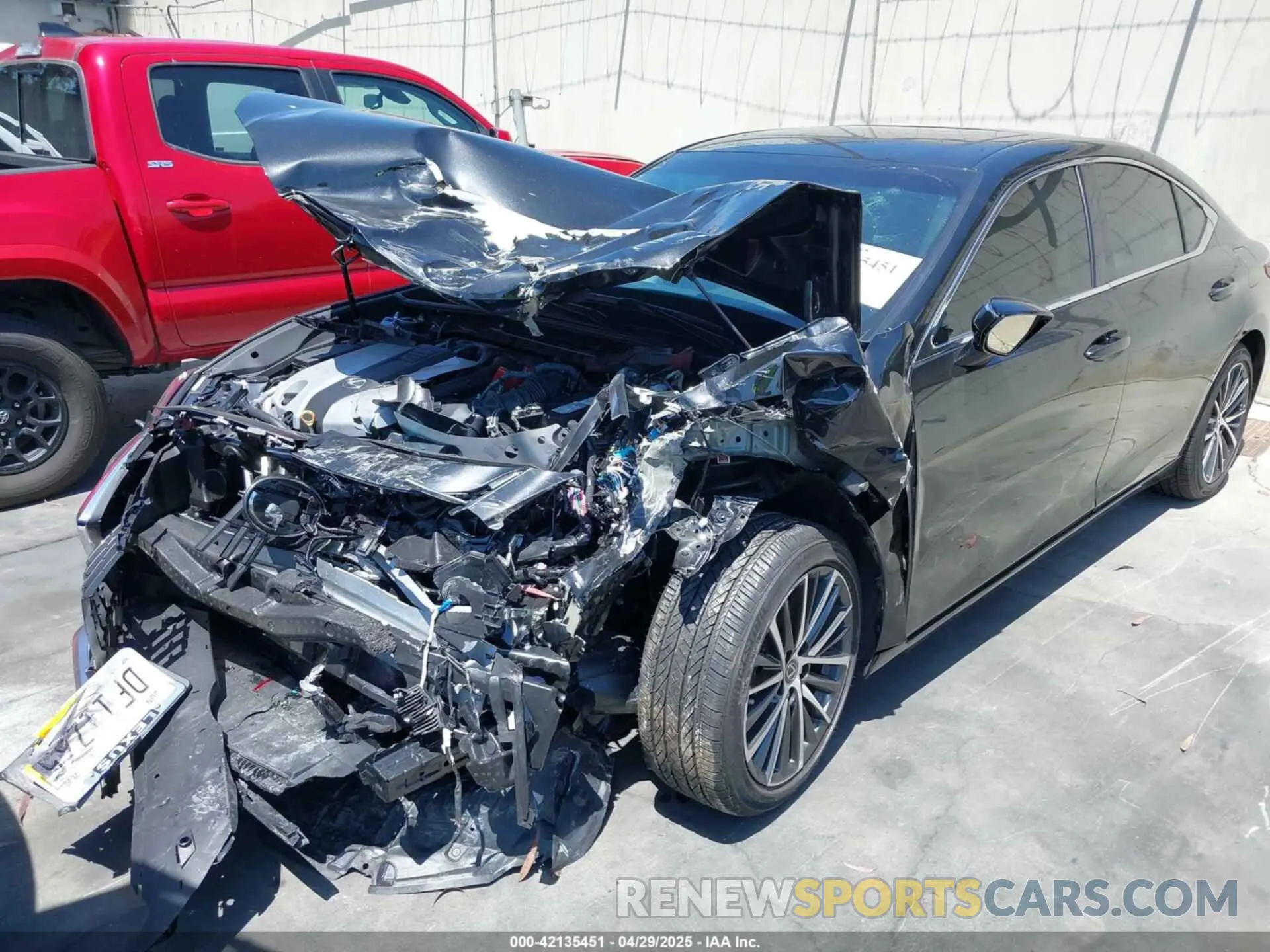 2 fotografías del automóvil dañado 58ADZ1B11SU197487 LEXUS ES 350 2025