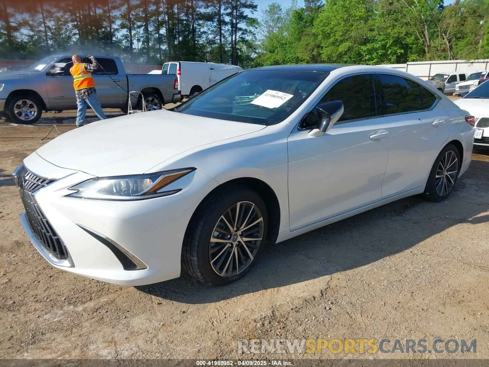 2 fotografías del automóvil dañado 58ADZ1B15SU199856 LEXUS ES 350 2025