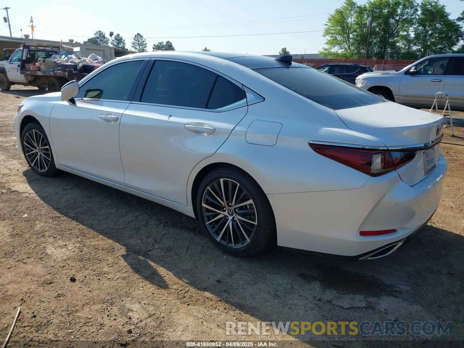 3 fotografías del automóvil dañado 58ADZ1B15SU199856 LEXUS ES 350 2025