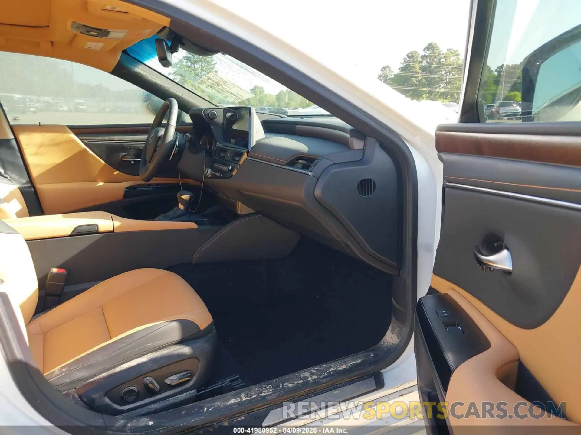 5 fotografías del automóvil dañado 58ADZ1B15SU199856 LEXUS ES 350 2025