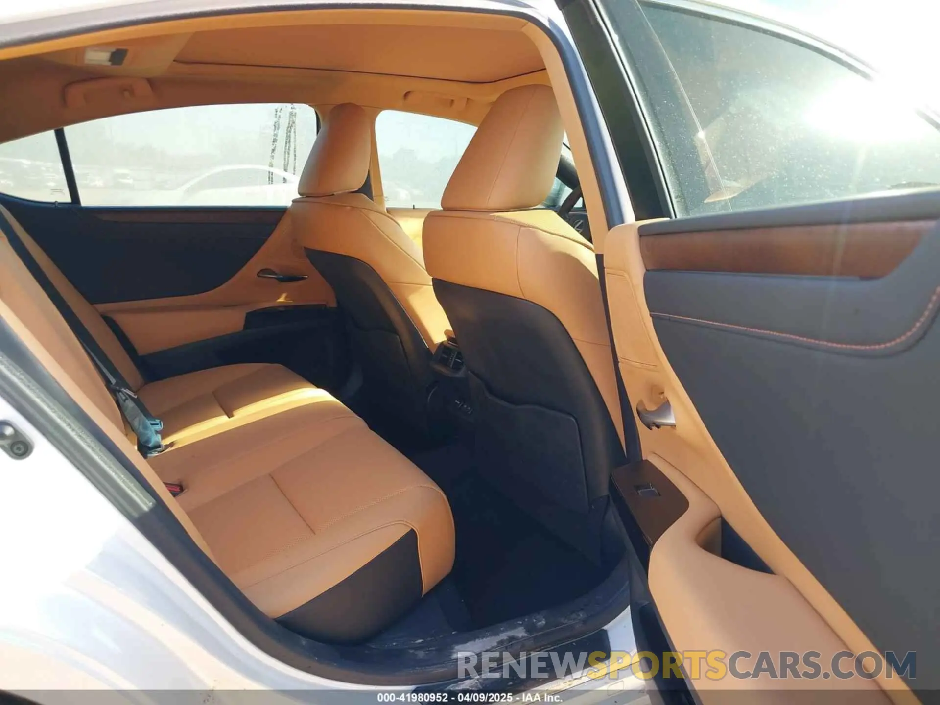 8 fotografías del automóvil dañado 58ADZ1B15SU199856 LEXUS ES 350 2025