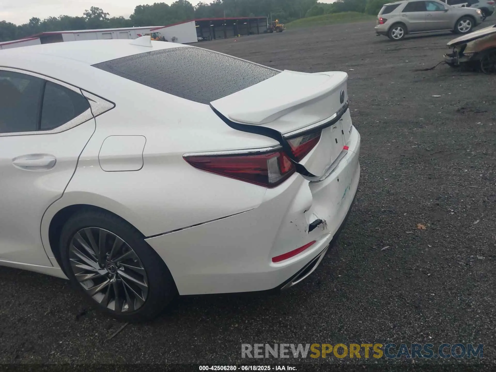 17 fotografías del automóvil dañado 58AEZ1B18SU192999 LEXUS ES 350 2025
