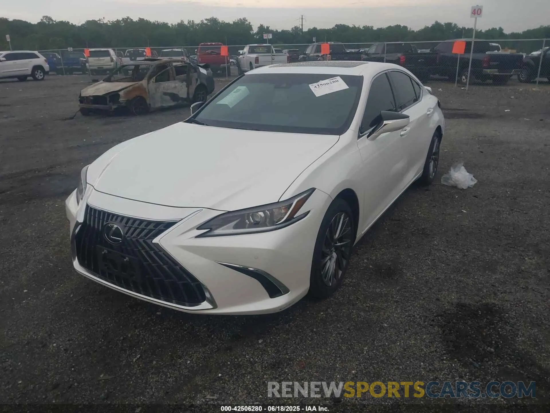 2 fotografías del automóvil dañado 58AEZ1B18SU192999 LEXUS ES 350 2025