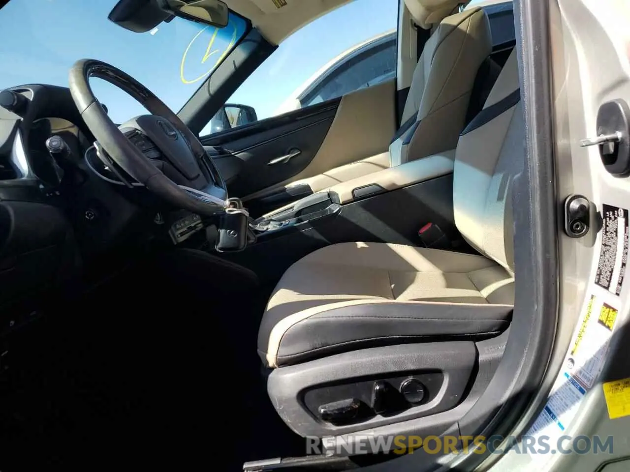 7 fotografías del automóvil dañado 58AD11D11MU003340 LEXUS ES250 2021