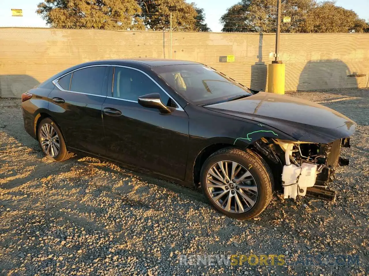 4 fotografías del automóvil dañado 58AD11D19MU007488 LEXUS ES250 2021