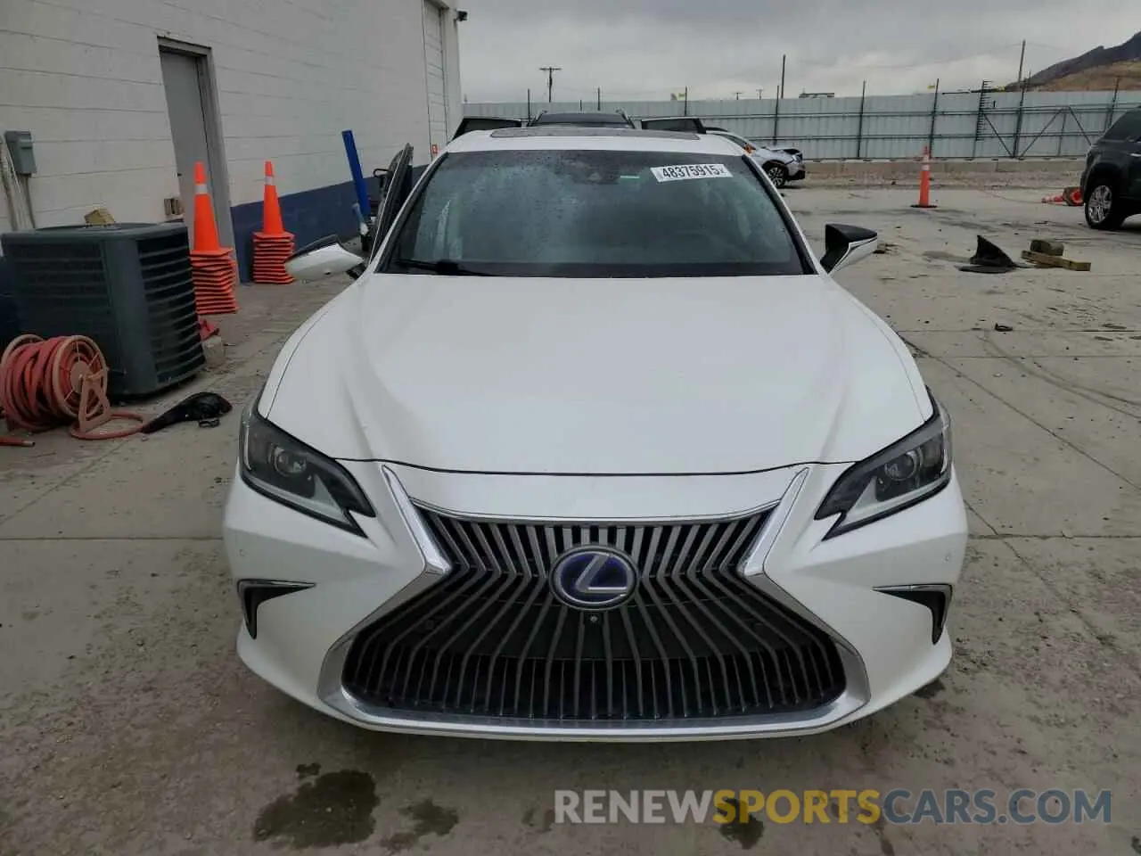 5 fotografías del automóvil dañado 58AB21B12KU004016 LEXUS ES300 2019