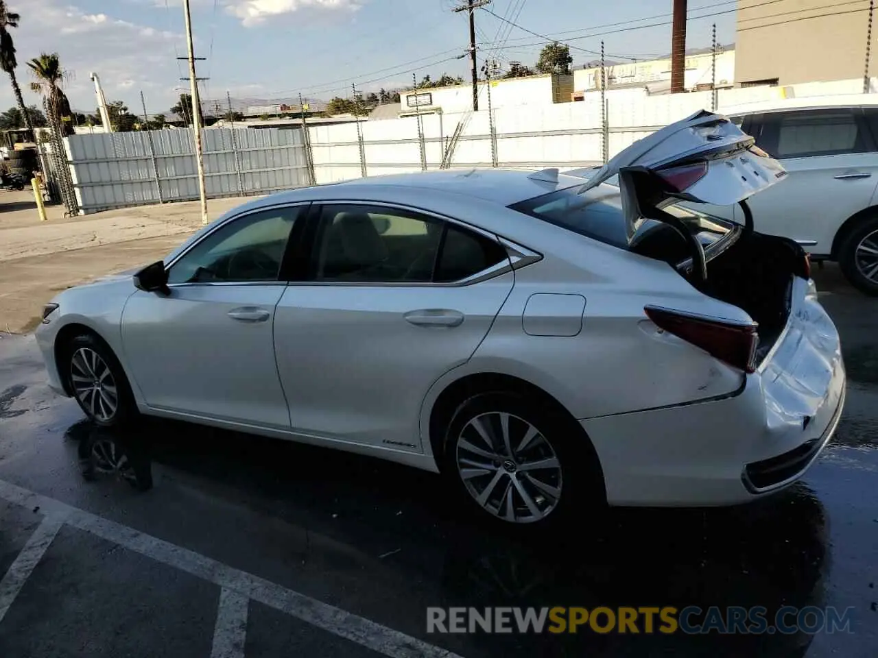2 fotografías del automóvil dañado 58AB21B16KU001622 LEXUS ES300 2019