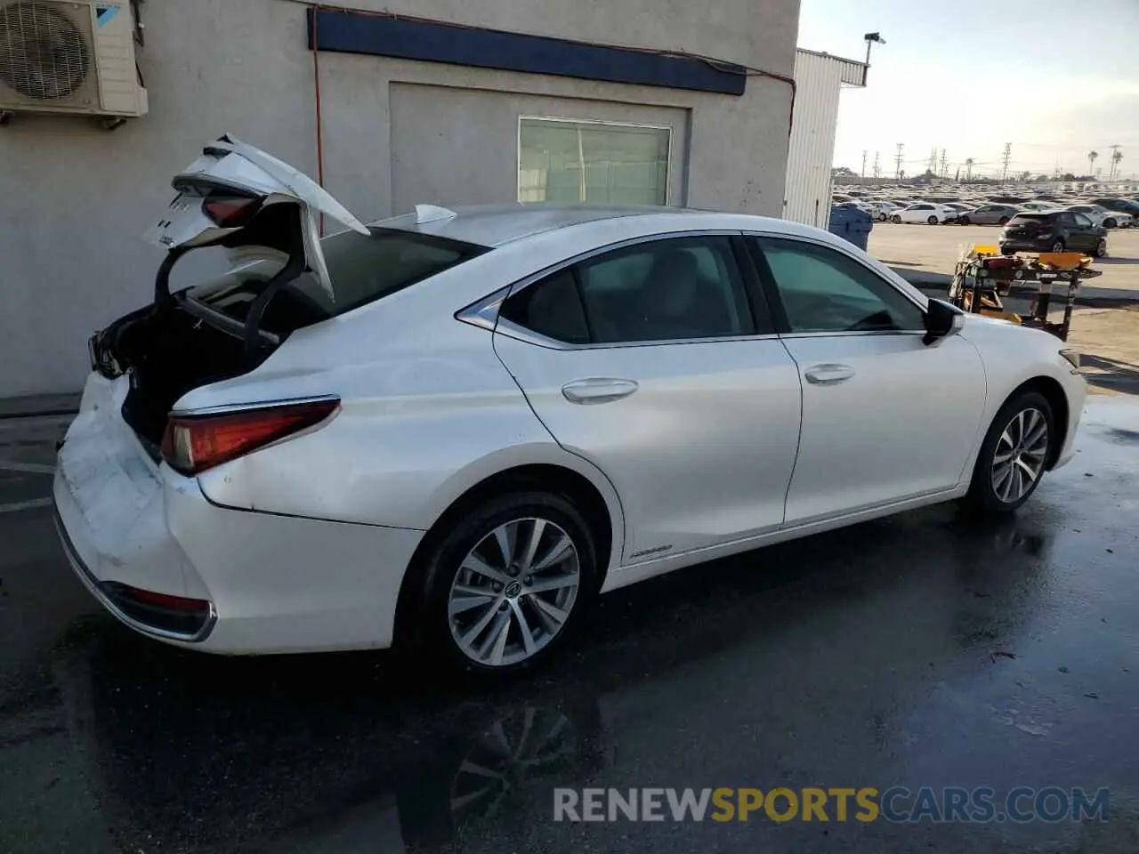 3 fotografías del automóvil dañado 58AB21B16KU001622 LEXUS ES300 2019
