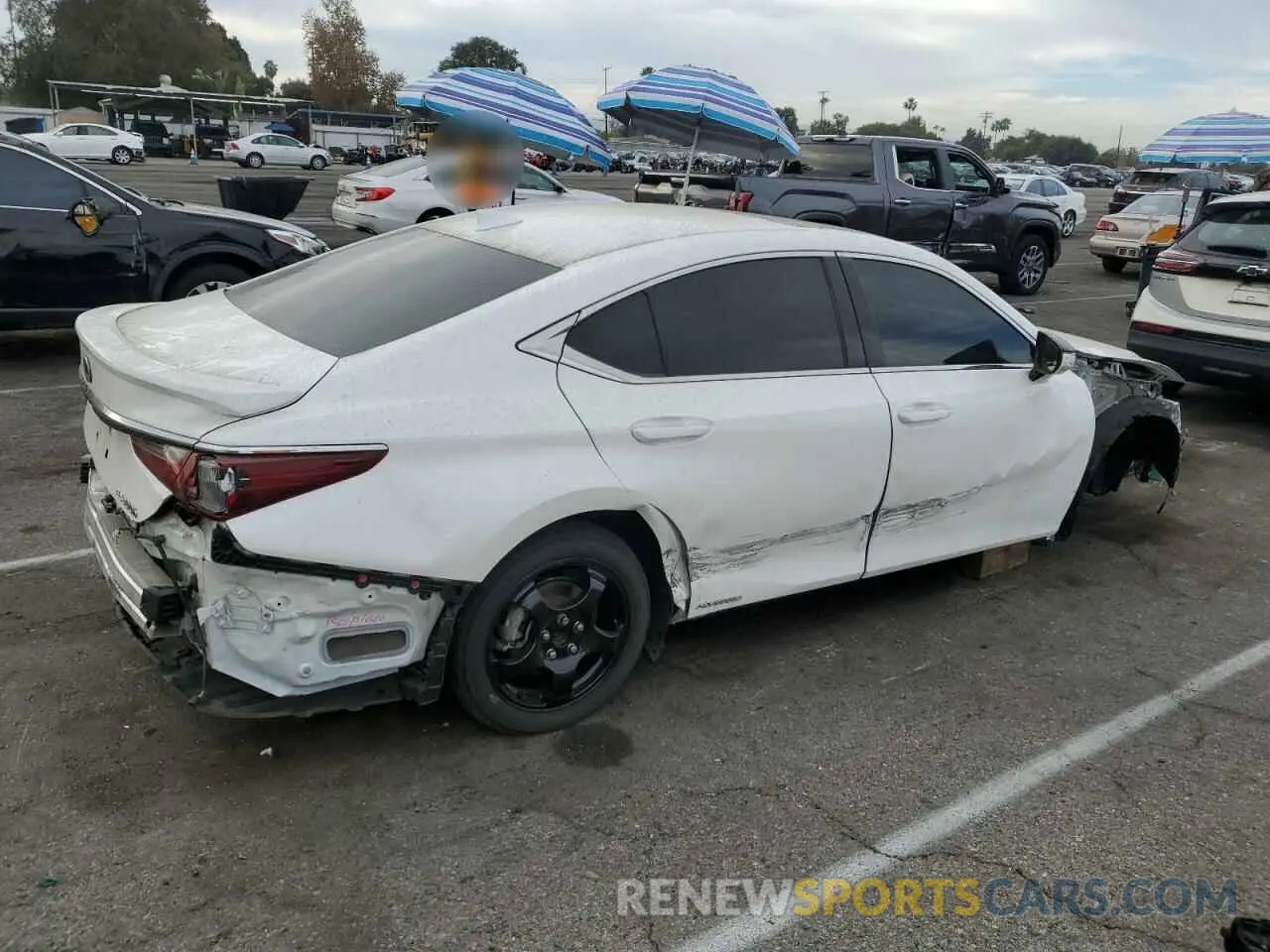3 fotografías del automóvil dañado 58AB21B1XKU001994 LEXUS ES300 2019