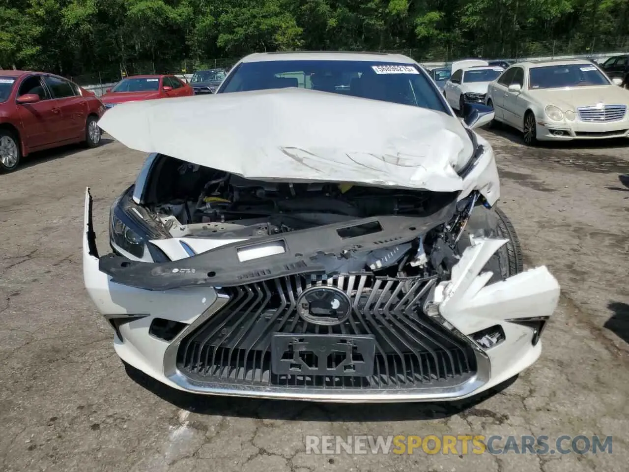 5 fotografías del automóvil dañado JTHB21B10K2001721 LEXUS ES300 2019