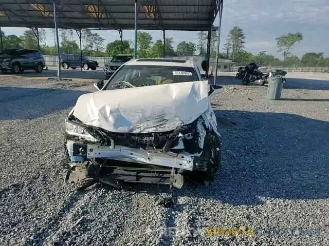 13 fotografías del automóvil dañado JTHB21B11K2010377 LEXUS ES300 2019