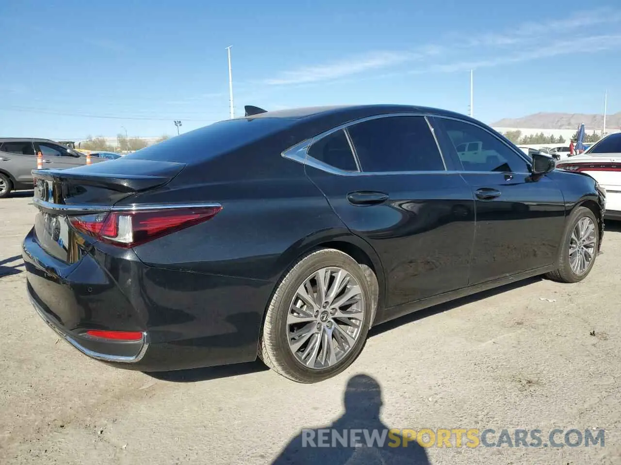 3 fotografías del automóvil dañado 58AD21B17LU008458 LEXUS ES300 2020