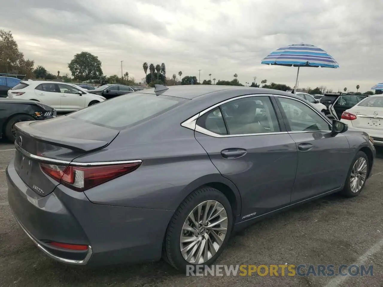 3 fotografías del automóvil dañado 58AE21B19LU012323 LEXUS ES300 2020