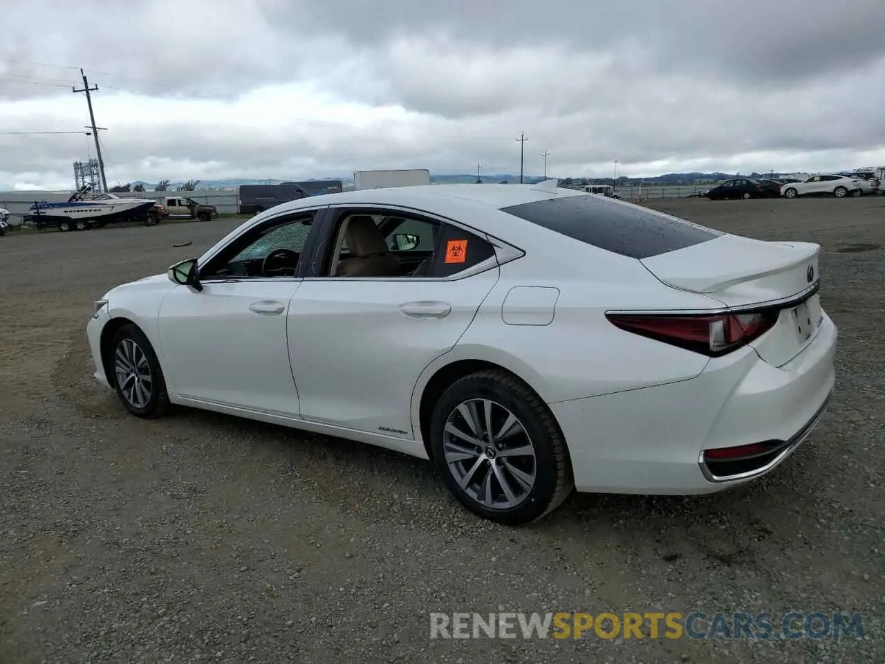 2 fotografías del automóvil dañado 58ACA1C10MU011247 LEXUS ES300 2021