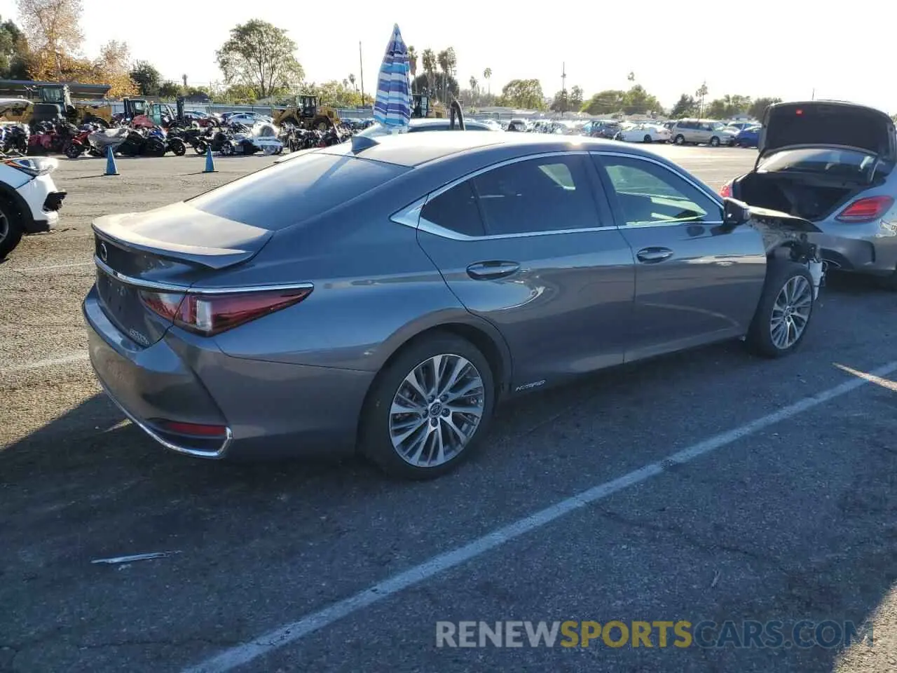 3 fotografías del automóvil dañado 58ADA1C11MU003338 LEXUS ES300 2021