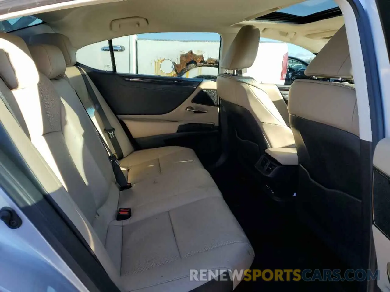 10 fotografías del automóvil dañado 58ADA1C13MU002448 LEXUS ES300 2021