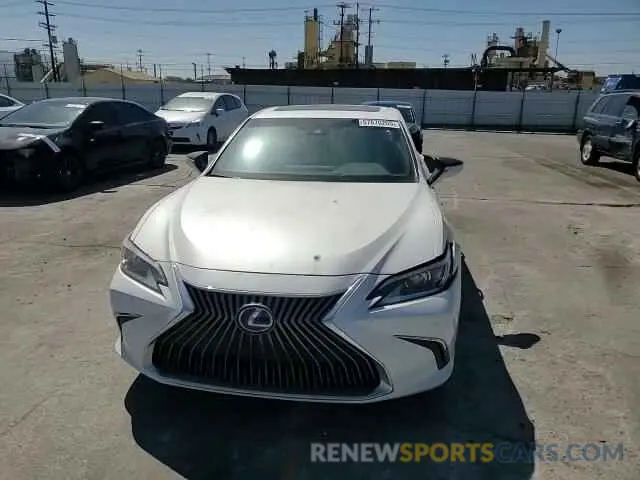 13 fotografías del automóvil dañado 58ADA1C15MU003150 LEXUS ES300 2021