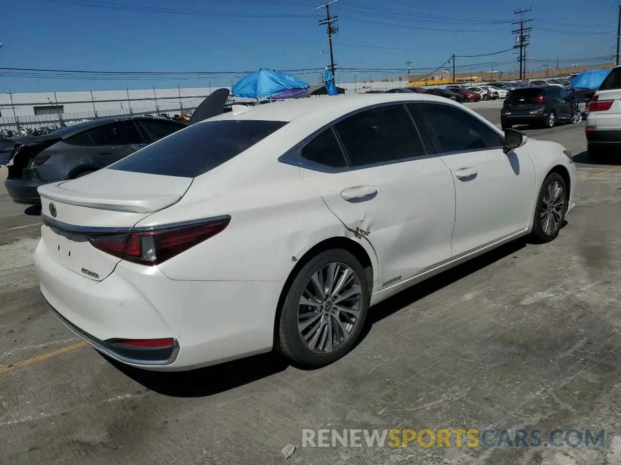 3 fotografías del automóvil dañado 58ADA1C15MU003150 LEXUS ES300 2021