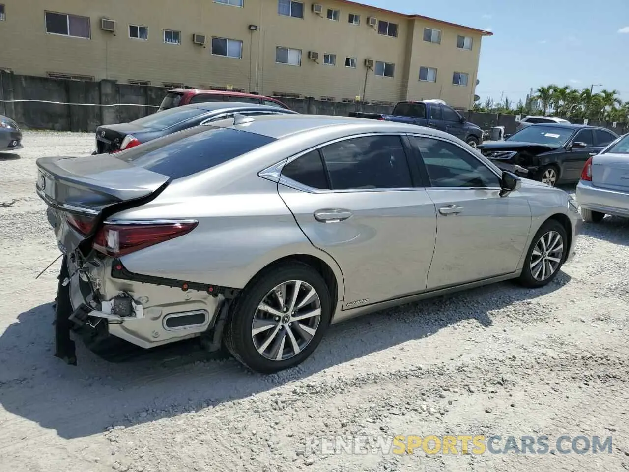 3 fotografías del automóvil dañado 58ADA1C19MU010733 LEXUS ES300 2021