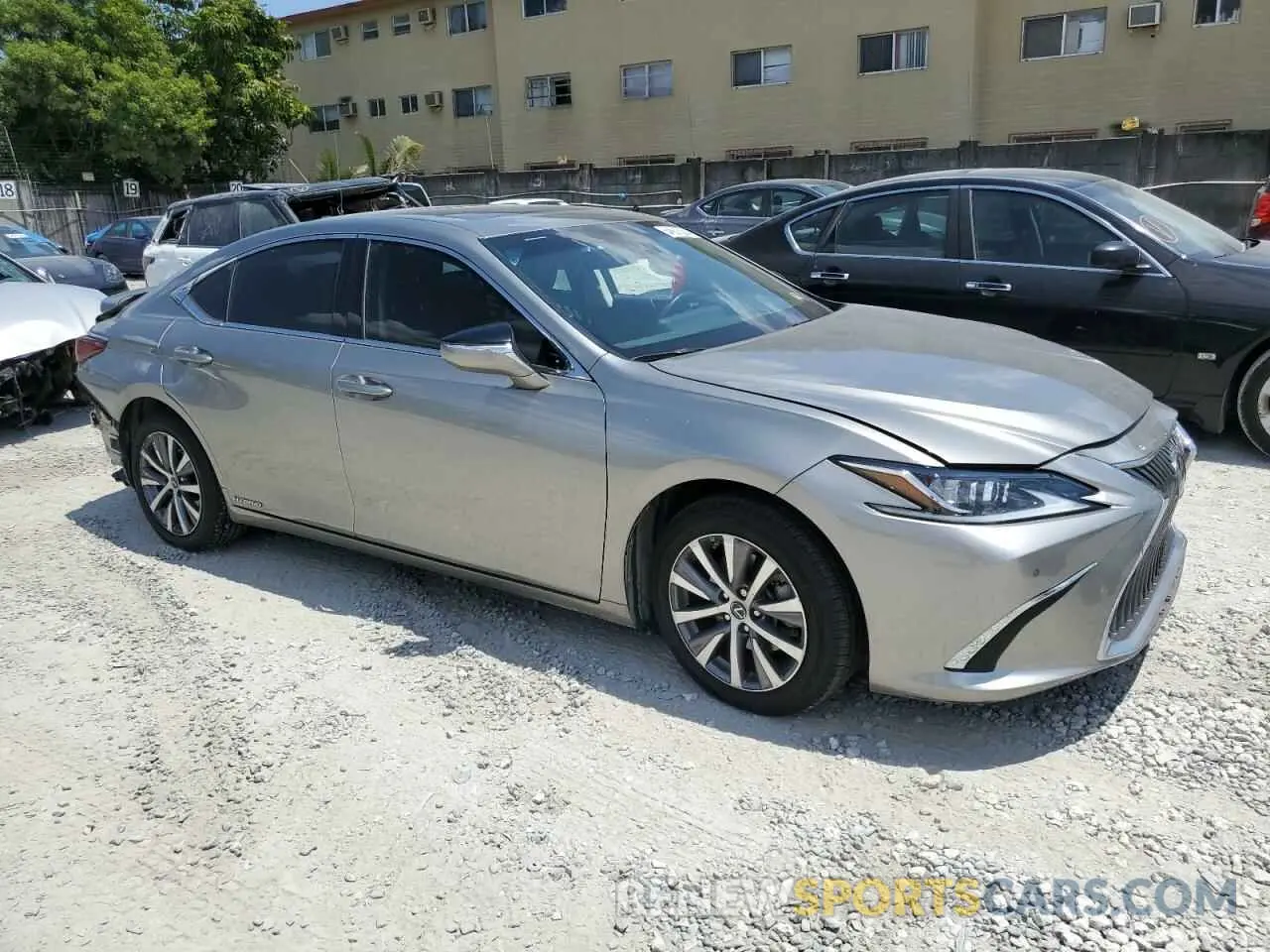 4 fotografías del automóvil dañado 58ADA1C19MU010733 LEXUS ES300 2021