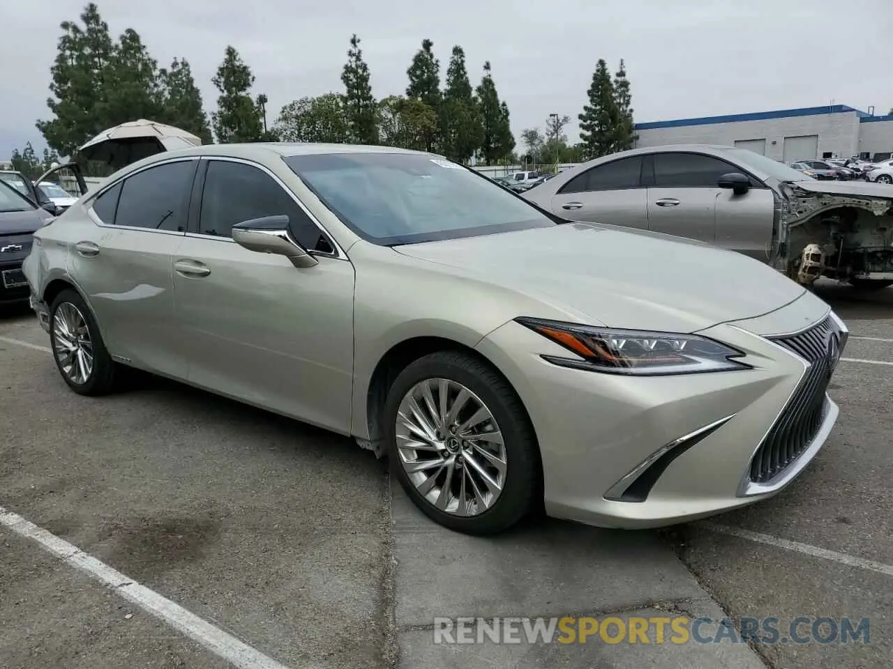 4 fotografías del automóvil dañado 58AEA1C12MU005765 LEXUS ES300 2021