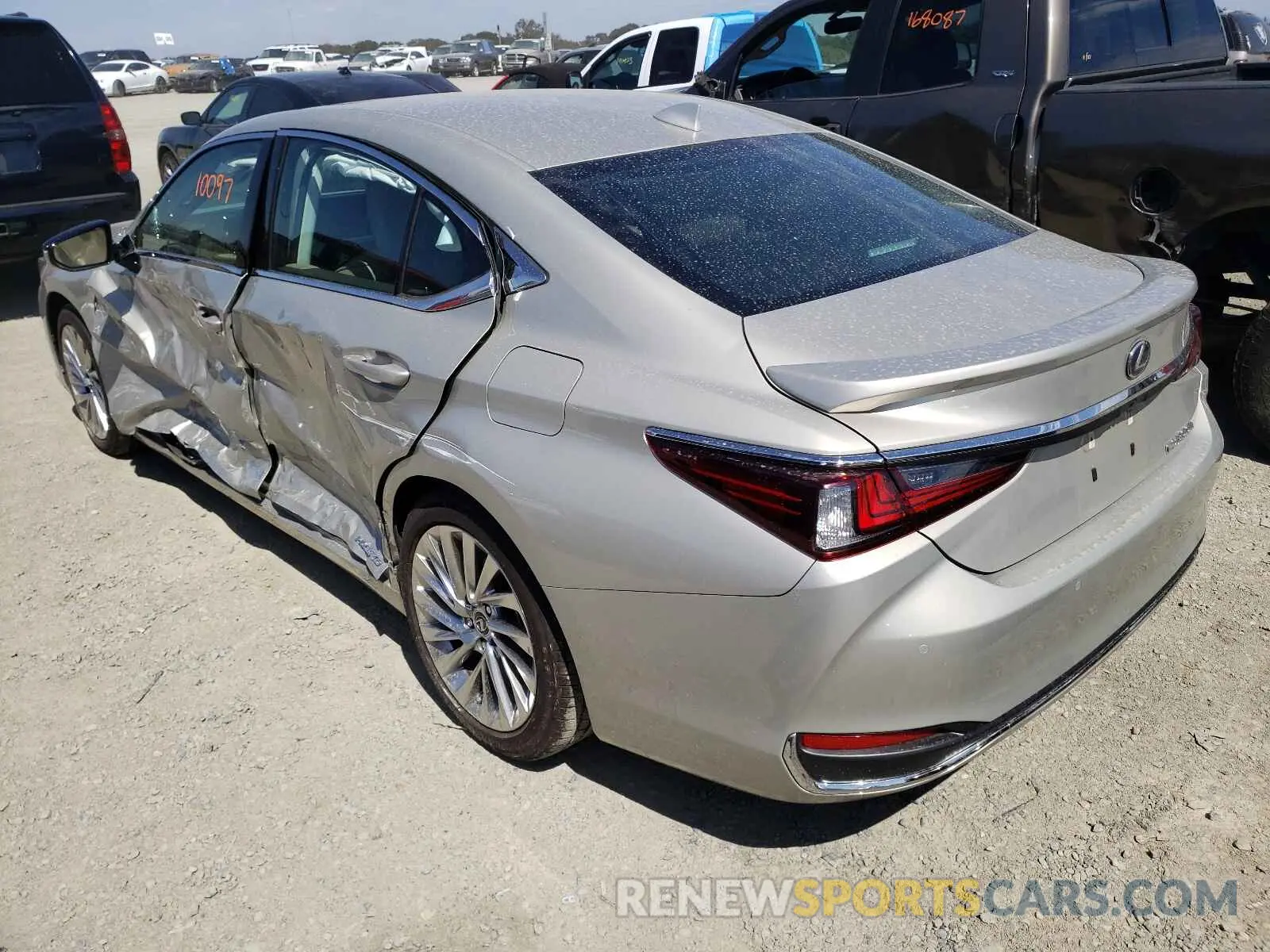 3 fotografías del automóvil dañado 58AEA1C1XMU001320 LEXUS ES300 2021